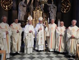 Duhovniki jubilanti pri zahvalnem somaševanju v mariborski stolnici  